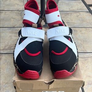 DS Men’s Nike Air Carnivore size 12